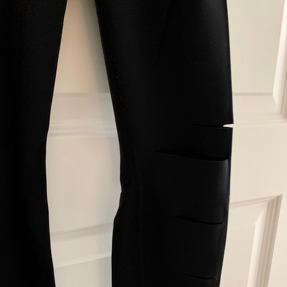 Alo High Waisted Warrior Ripped Legging - Picture 4 of 6